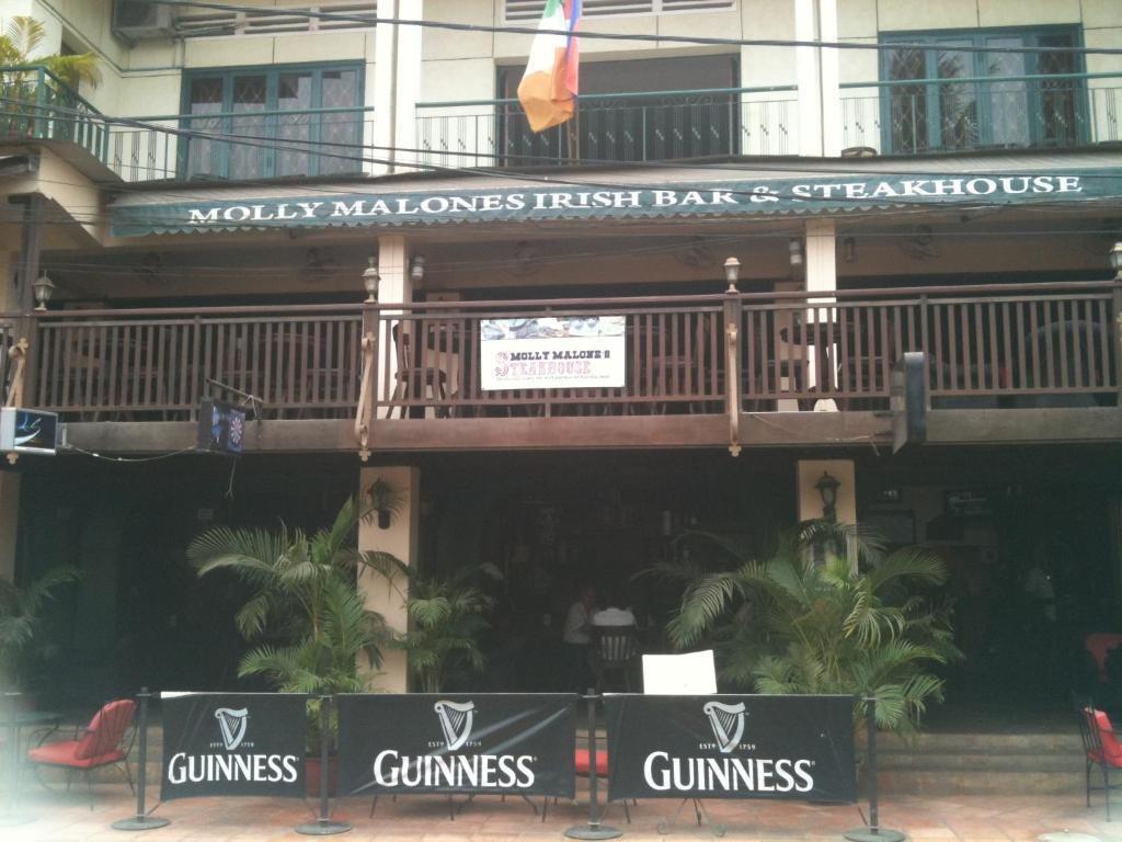 Molly Malone'S Irish Bar & Guesthouse Сиемрип Экстерьер фото